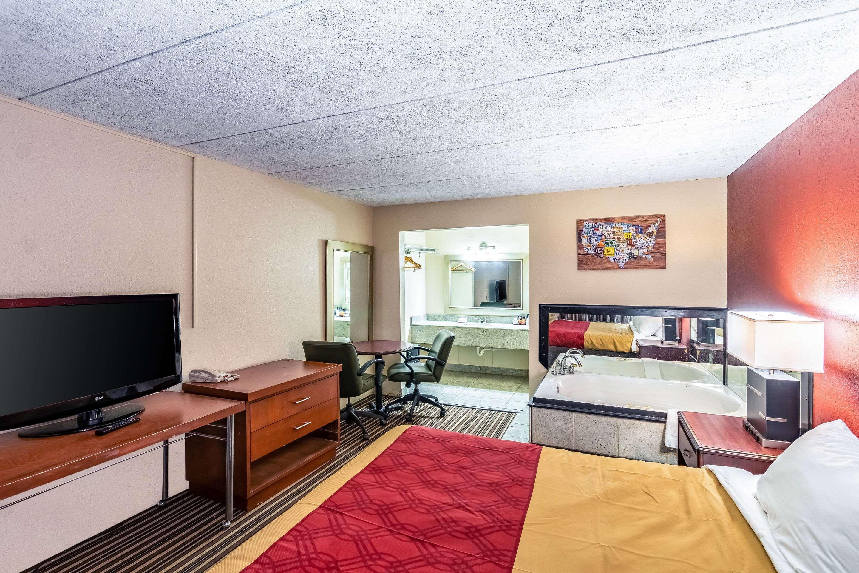 Econo Lodge Зейнсвілль Екстер'єр фото
