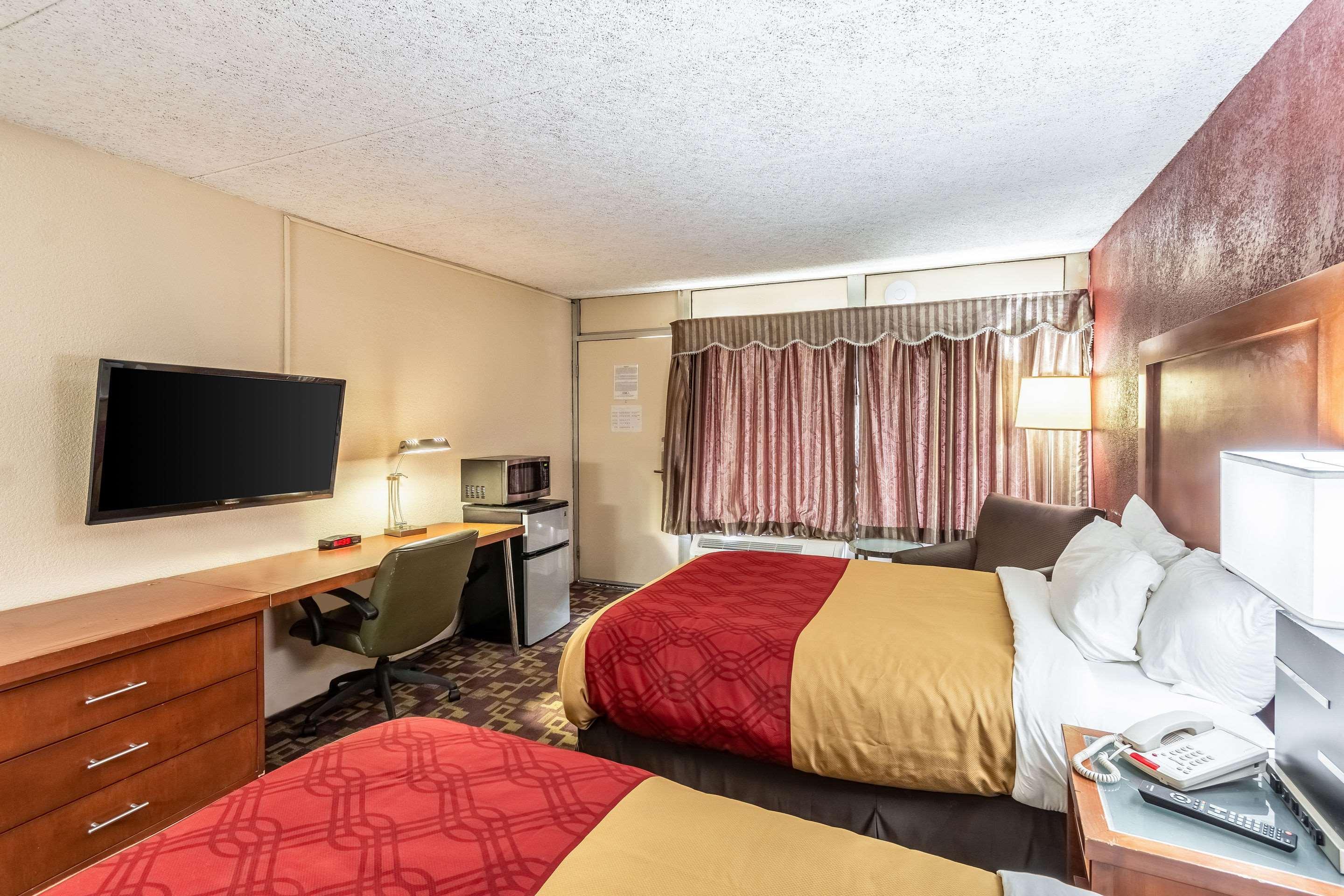 Econo Lodge Зейнсвілль Екстер'єр фото