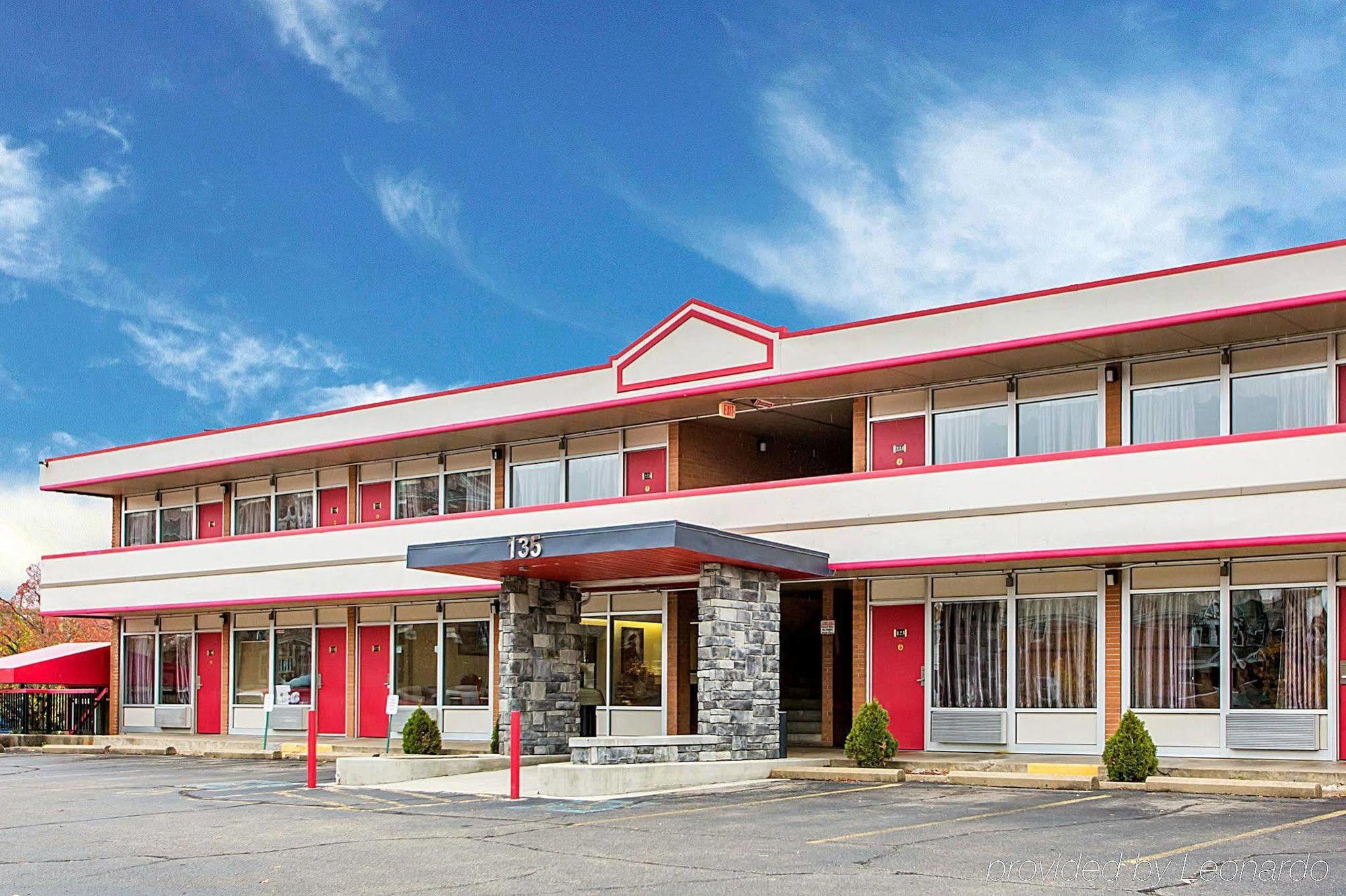 Econo Lodge Зейнсвілль Екстер'єр фото